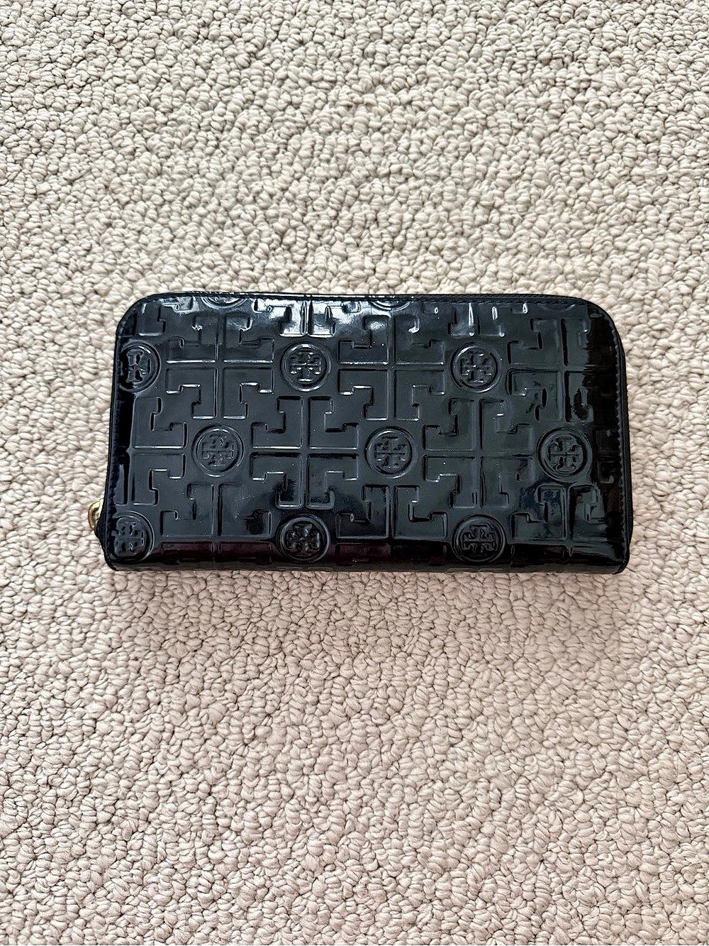 Tory Burch Patent Leather Embossed Logo Zip Around Wallet Black